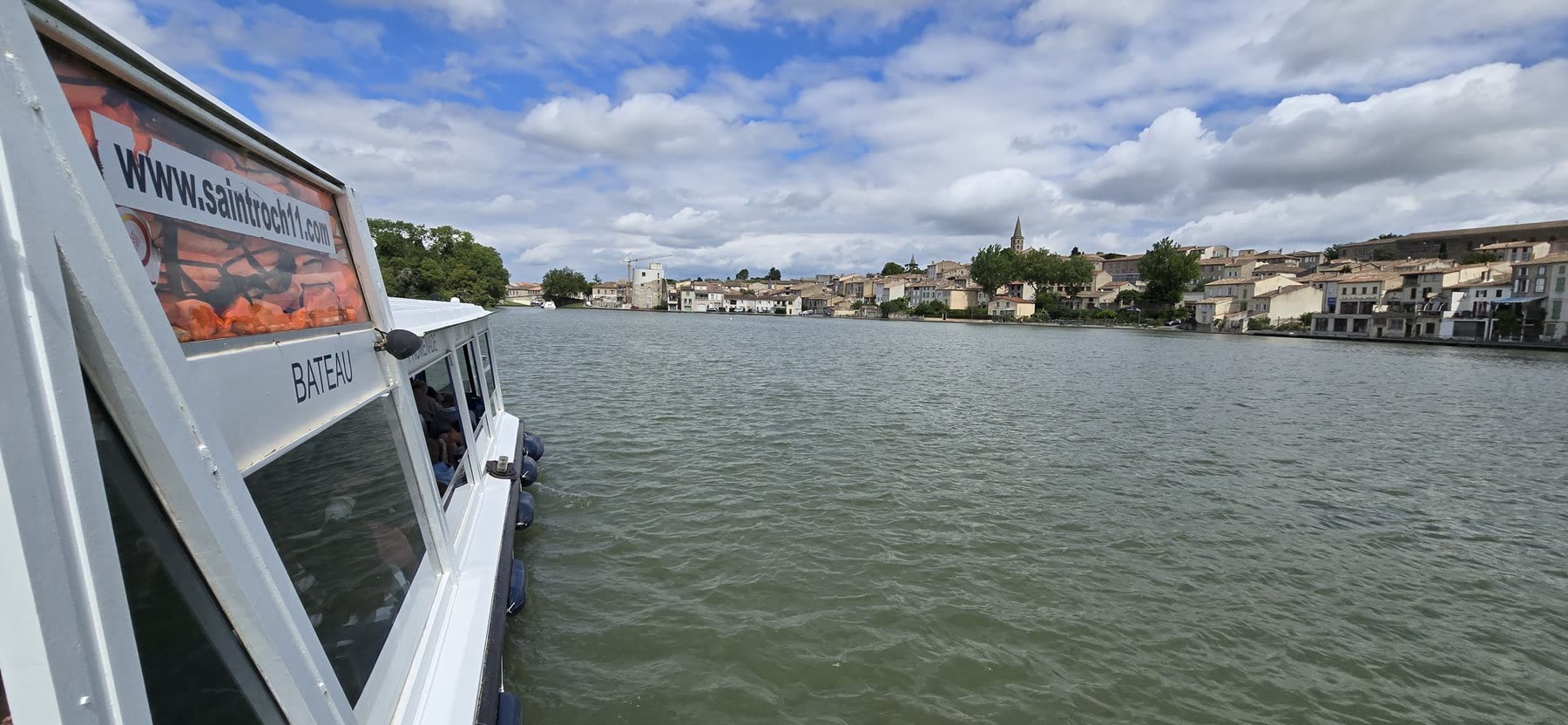 Le canal du Midi vu depuis le pont du bateau